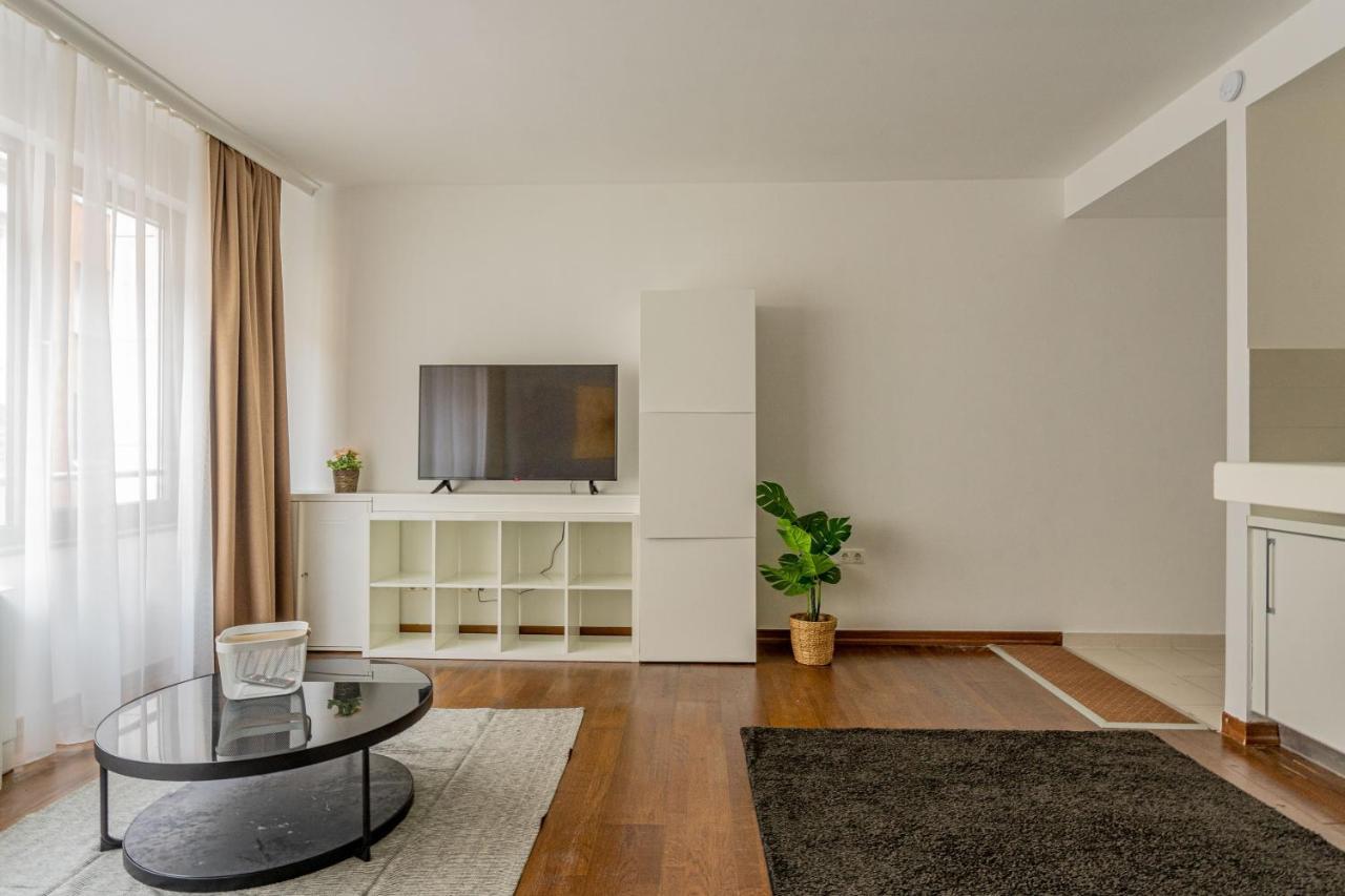 O211 Apartment *