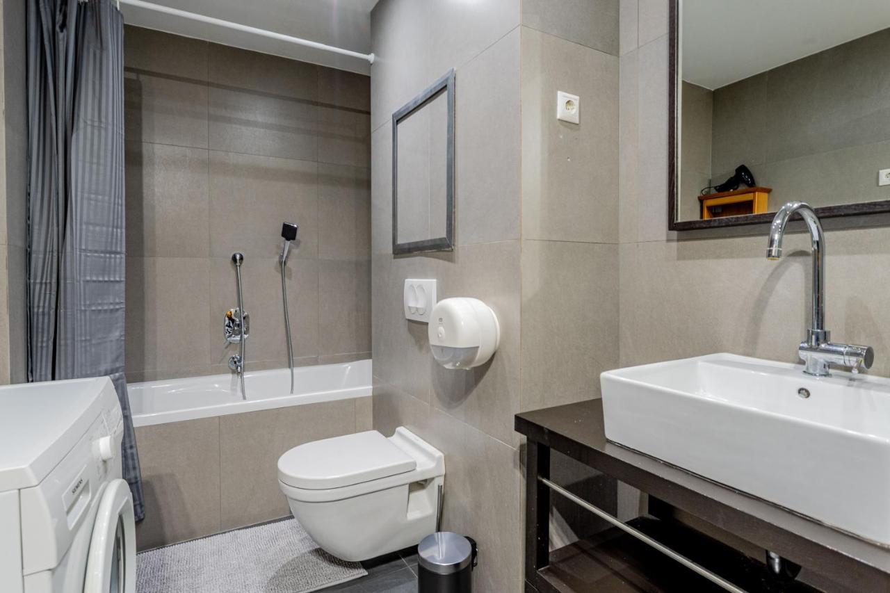 Apartment O211 *